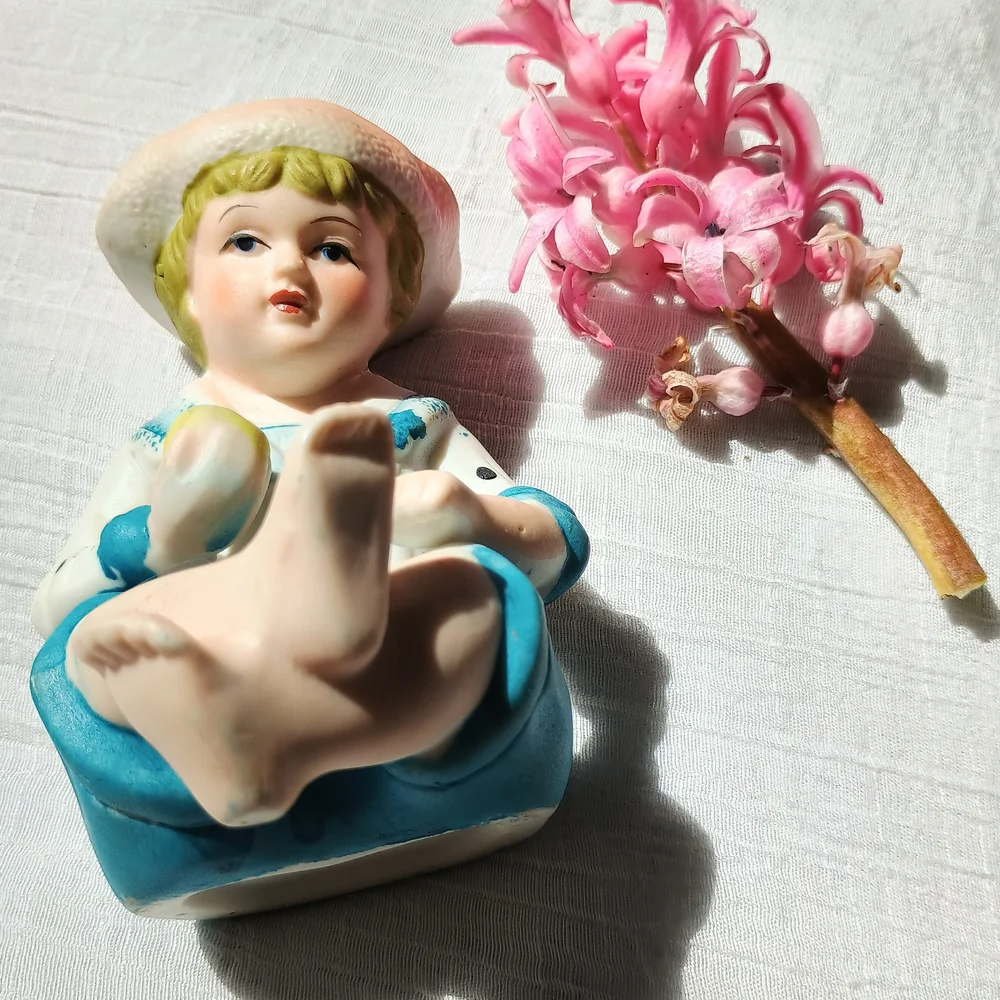 🌺 COQUETTE CORE🌺 VTG little boy blue Piano Baby, 1940s bisque porcelain figure